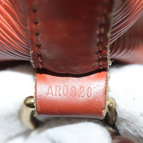 LOUIS VUITTON Epi Petit Noe Shoulder Bag Brown M44103 LV Auth 129526 - Picture 10 of 16